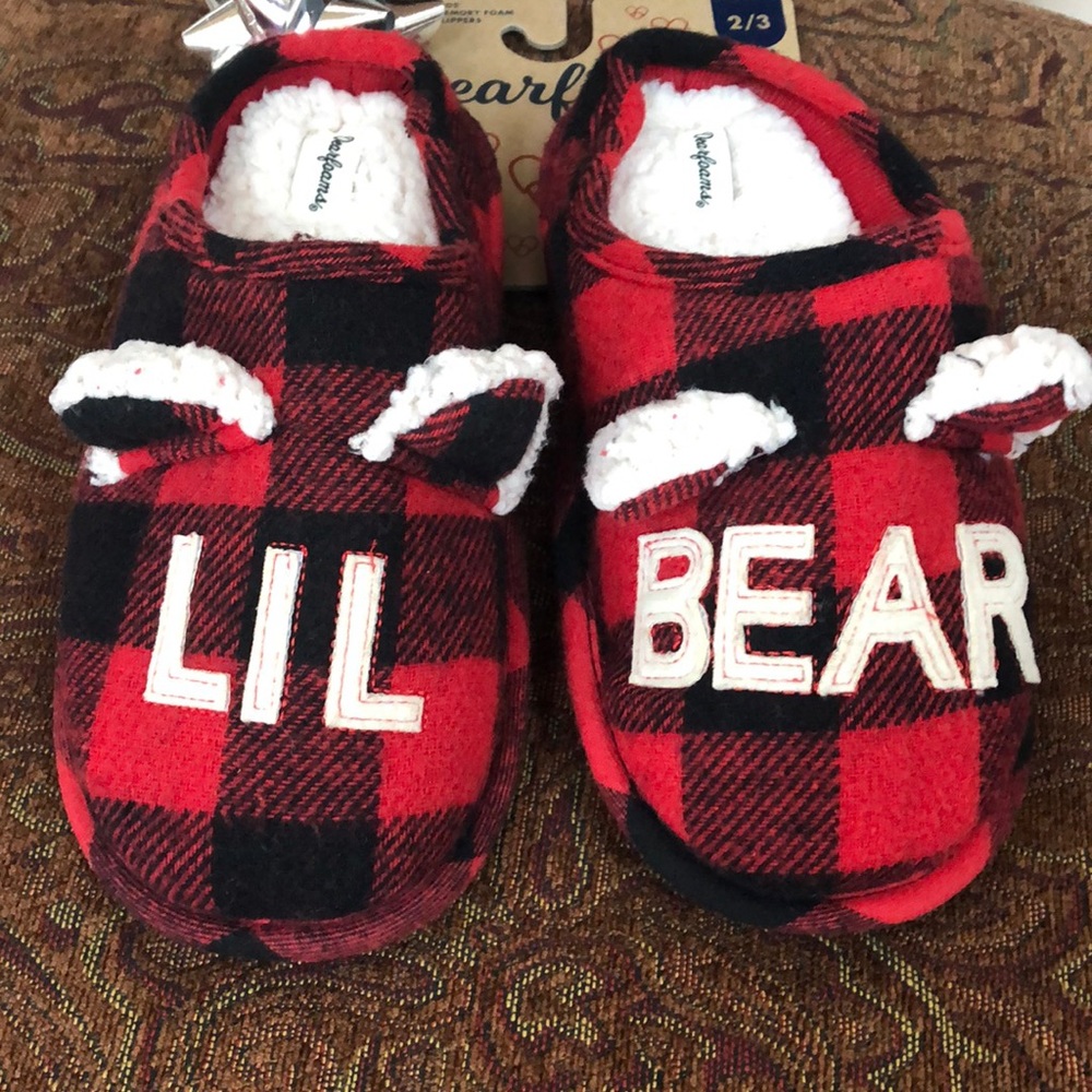 HOST PICK! DEARFOAMS holiday plaid slippers